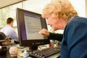 Tingkah laku 10 orang gaptek ini bikin kamu senyum-senyum sendiri