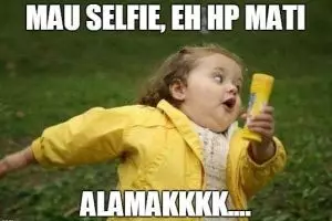 10 Meme HP low-bat ini bikin kamu pengen ganti ponsel baru