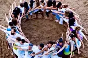 12 Gaya selfie unik yang bikin kamu makin ngehits, berani coba?