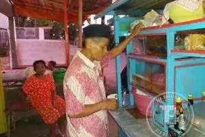 Kebaikan hati penjual soto ini langsung diganti berlipat ganda