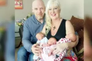 Hebat, ibu ini lahirkan bayi kembar 3 dan dinobatkan jadi 'ibu tertua'