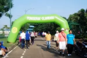 Banjir Kanal Timur penuh anak muda di akhir pekan, ada apa ya?