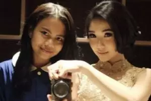 5 Asisten artis ini tak kalah populer dari majikannya, kamu kenal?