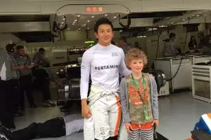Super fans kecil ini kejutkan Rio Haryanto, siapa ya?
