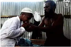 Beda agama, ayah ini tetap biayai anaknya belajar Islam di pesantren