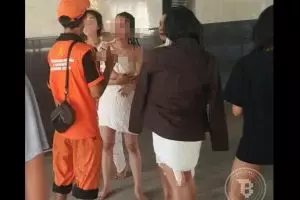 Tempat spa kebakaran, terapis berbalut handuk panik lari keluar