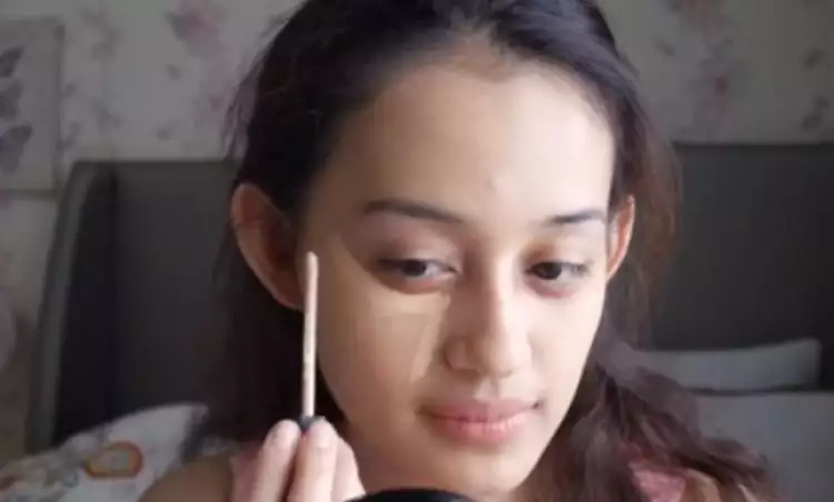 7 Akun YouTuber Indonesia ini bisa jadi inspirasimu pakai makeup