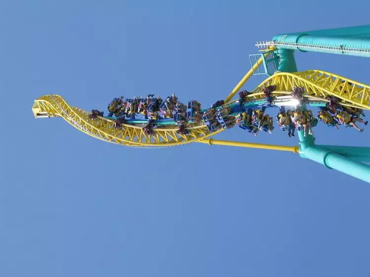 12 Roller coaster ini paling menegangkan di dunia, kamu berani naik?