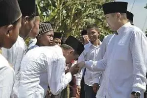 Beda dengan Jonru, ini jawaban santri soal foto heboh Hary Tanoe