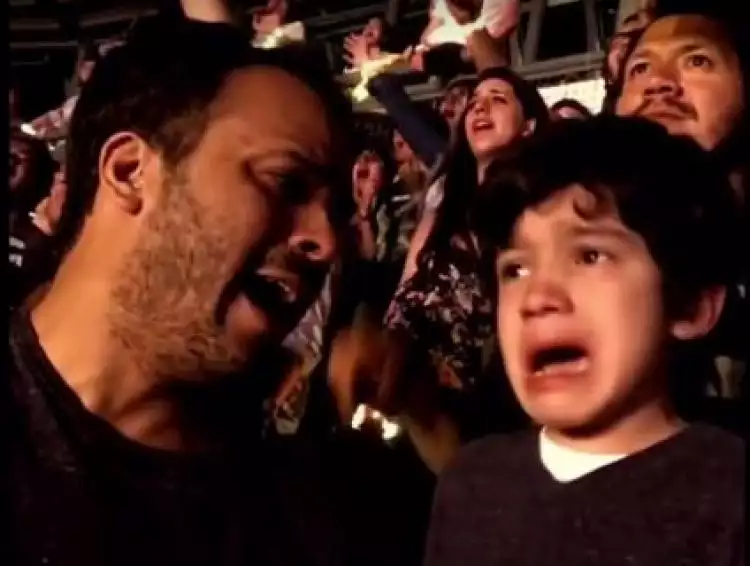 Reaksi anak penderita autis lagi nonton konser Coldplay ini bikin haru
