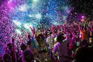 Kamu suka party? Yuk ketahui tipe anak party apa kamu ini