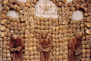 10 Kuburan paling angker sejagat, di Indonesia letaknya dimana ya?