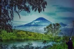 13 Destinasi wisata keren di Wonosobo, dingin-dingin romantis!