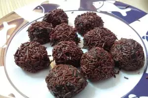 Biskuit marie bisa disulap jadi bola-bola cokelat lho, ini resepnya!