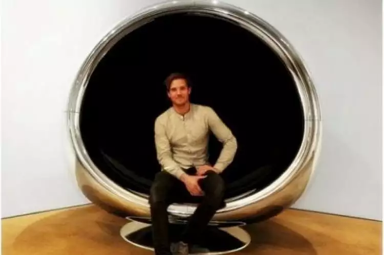 Furnitur paling eksklusif, kursi dari penutup turbin pesawat terbang