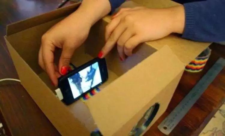 Ini cara bikin proyektor memakai smartphone, murah dan gampang banget!