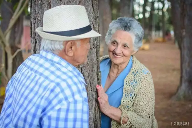 11 Foto romantisnya pasangan lanjut usia, cinta sejati memang indah