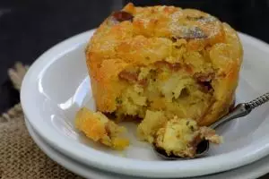 Pernah lihat makaroni dibikin cake? Kamu bisa membuat, ini resepnya