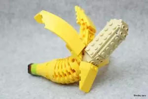 Seniman asal Jepang ini mengkreasikan lego jadi bentuk makanan, keren!