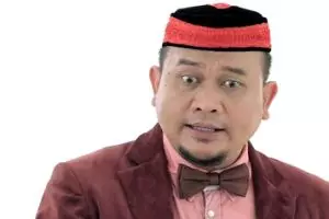 Bukti orang humoris itu pintar, 10 komedian ini ternyata sarjana lho!