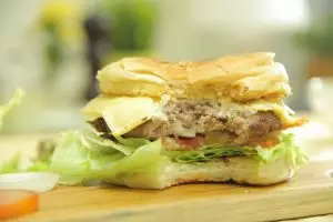 Bikin burger ala kamu sendiri pakai butter sauce,  dijamin sehat! 