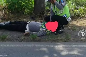 Polisi Cirebon tak sadarkan diri ditabrak pengendara motor saat razia