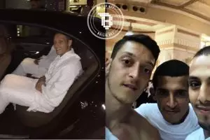 Jelang tampil di EURO 2016, Mesut Ozil lakukan ibadah umroh