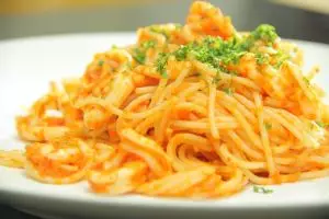 Resep red hot spaghetti with squid, pecinta kuliner Italia wajib coba!