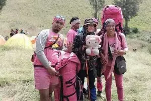 Komunitas ini punya hobi ekstrem, tapi bajunya centil banget, aw!