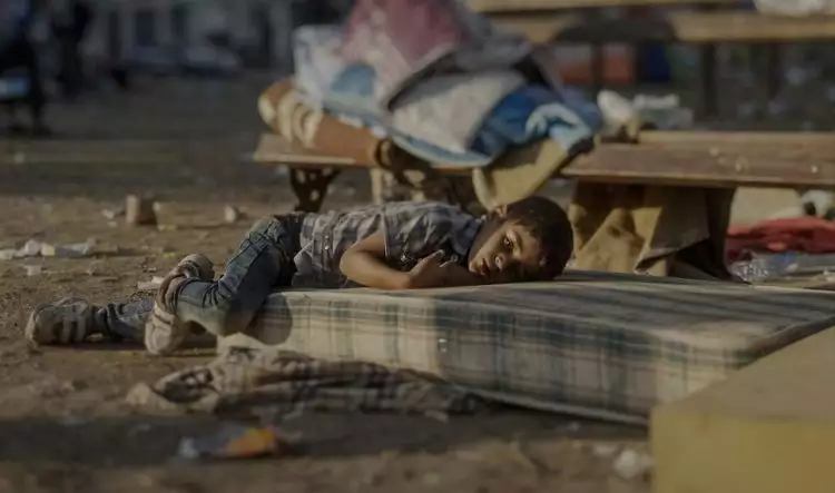 15 Foto anak pengungsi Suriah yang tertidur ini bikin terenyuh, miris!