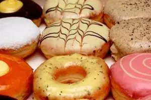 Daripada ngantre, mending bikin donat ala J.Co yuk, ini resepnya! 