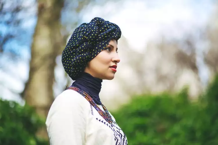 10 Kreasi hijab turban ini bikin penampilanmu makin modis, coba yuk!