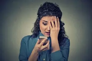 Cemas baterai HP mau habis? Bisa jadi kamu menderita gangguan ini