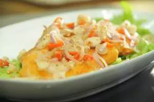 Kamu pecinta sambal? Yuk, bikin Dory Fish with Classic Sambal Matah!