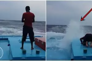 Kapal diterjang badai, pria ini tetap mengerjakan salat di dek kapal