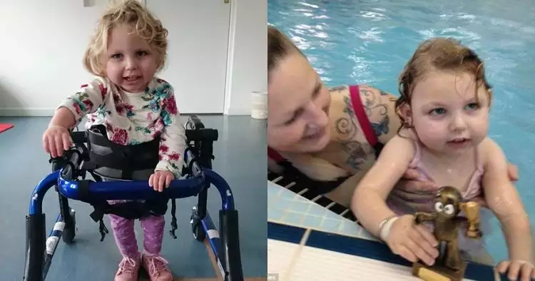 Bocah 2 tahun ini tak bisa berjalan tapi pandai berenang, wow!