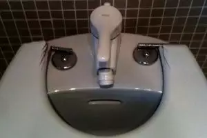 Mirip wajah manusia, 19 benda ini malah bikin merinding, hiii! 