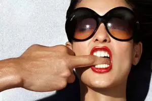 15 Iklan fashion ini ternyata dilarang terbit, seperti apa ya?