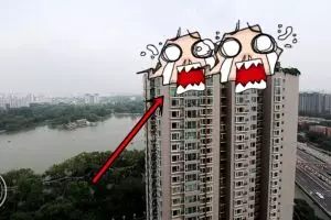 Aneh tapi nyata, atap apartemen pria ini ada gunung buatannya