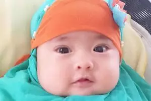 10 Anak artis pakai hijab ini ngegemesin banget, pengen nyubit deh!