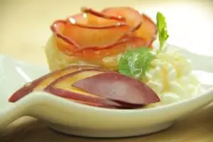 Bikin Apple Rose Puffed Pastry, kue berbentuk mawar  yang lezat!