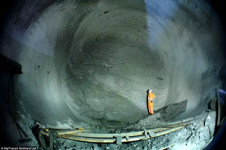 6 Fakta terowongan kereta terpanjang di Swiss ini bikin tercengang