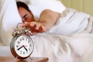 Selain dibangunin alarm, ini 5 tips supaya kamu nggak telat sahur