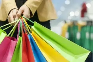 Kecanduan belanja ternyata ada hubungannya dengan kesehatan lho