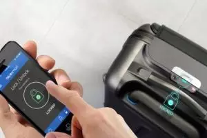 Koper pintar ini bikin barangmu aman selama traveling, ada fitur GPS!