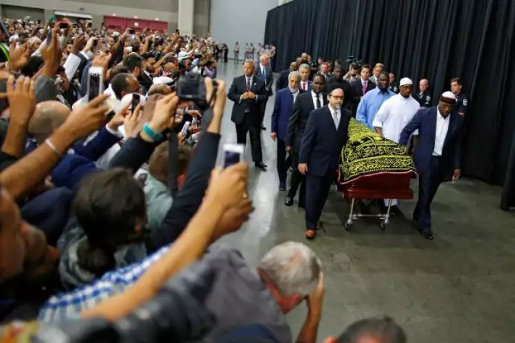 11 Foto prosesi pemakaman Muhammad Ali, bikin ikut nangis