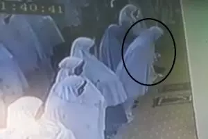Kabar wanita asal Malaysia meninggal saat Salat Tarawih ternyata hoax!
