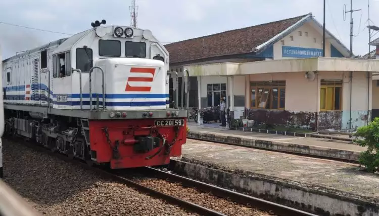 7 Stasiun kereta api ini paling angker di Indonesia