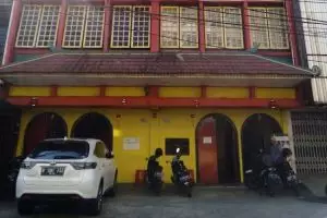 Di masjid ini tarawih hanya Sabtu & Minggu dengan imam khusus mualaf