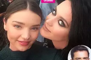 Ekspresi Katy Perry selfie sama mantan istri pacarnya bikin heboh 